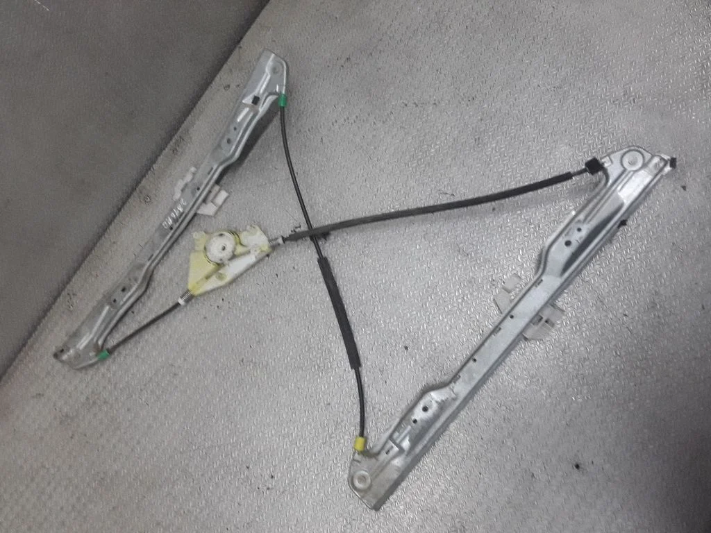 Front window lifting mechanism without motor – Citroen C5 (2005-2008)