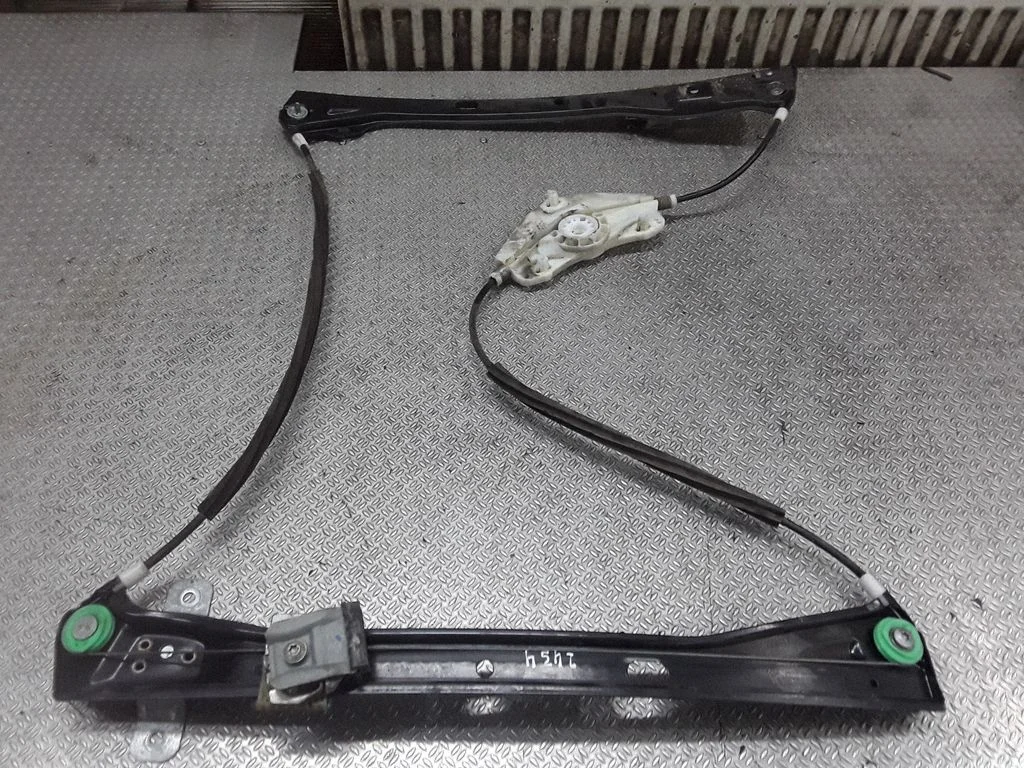 Podnośnik szyby przedniej bez silniczka – Volkswagen Jetta IV (1999-2005)