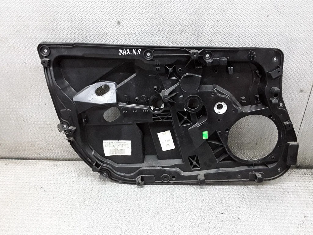 Front window lifting mechanism without motor – Ford Fiesta (2009-2012)