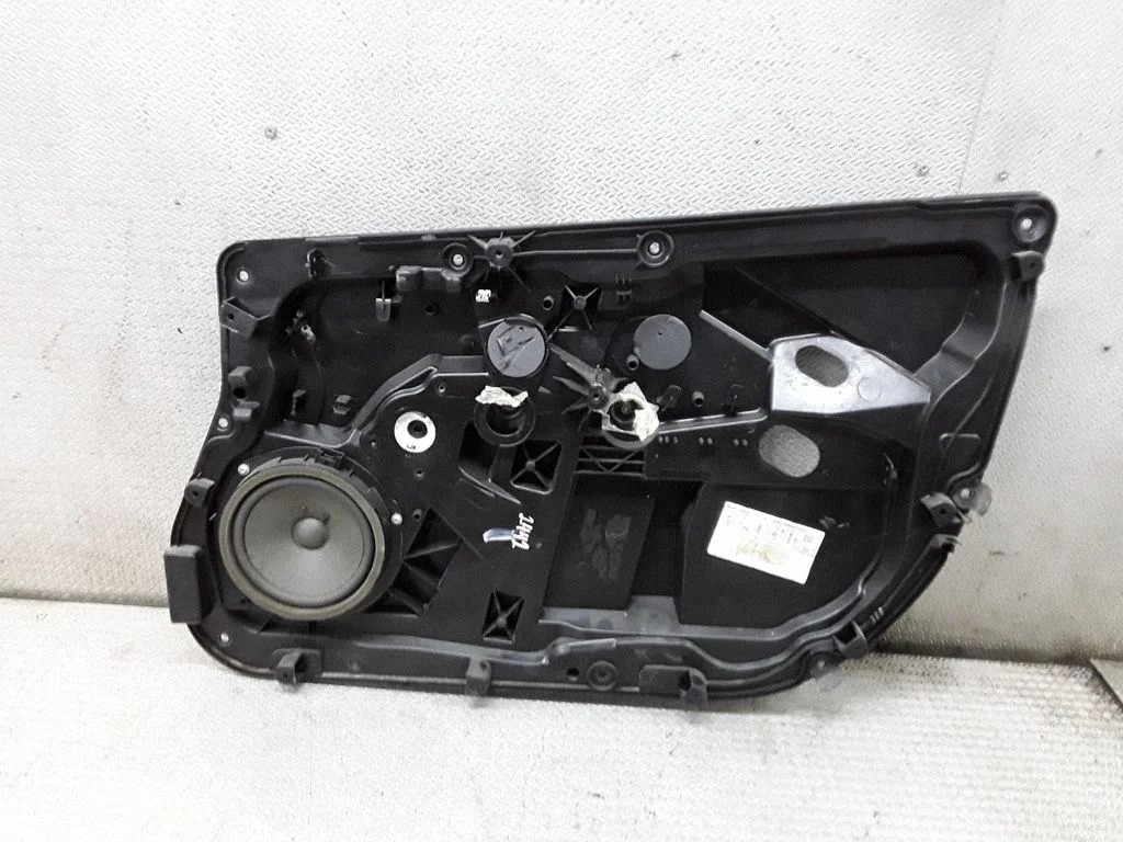 Front window lifting mechanism without motor – Ford Fiesta (2009-2012)