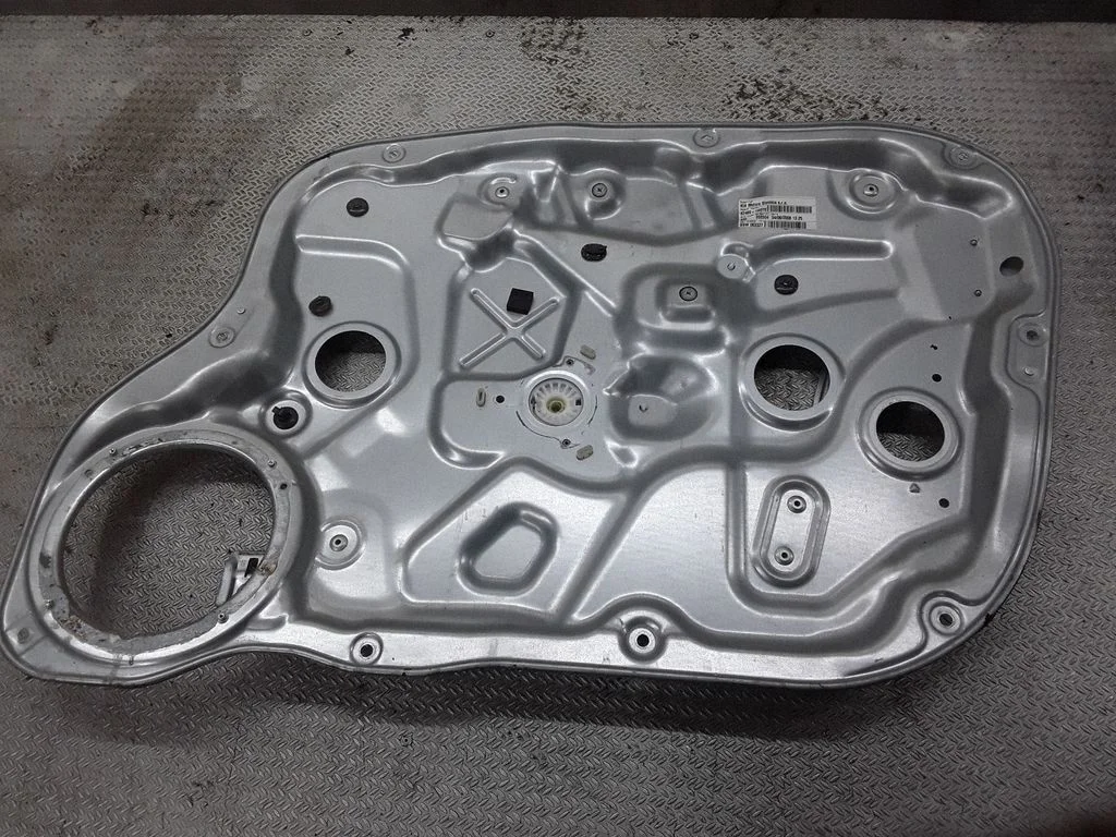 Front window lifting mechanism without motor – KIA Ceed (2006-2012)