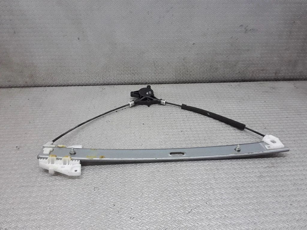 Front window lifting mechanism without motor – Mazda 5 (2005-2010)