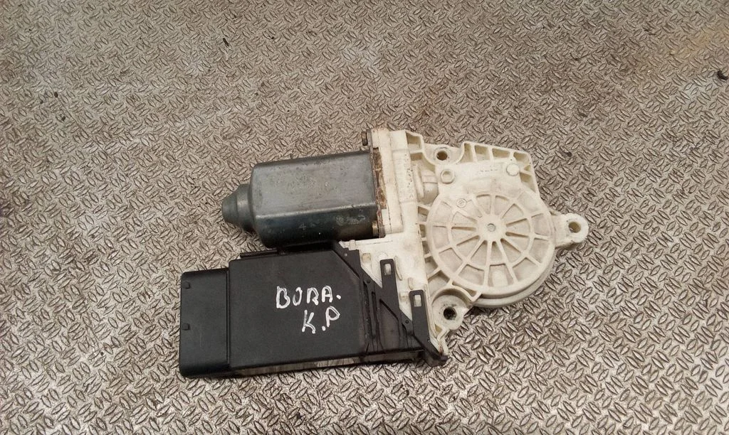 Front door window regulator motor – Volkswagen Bora (1998-2005)