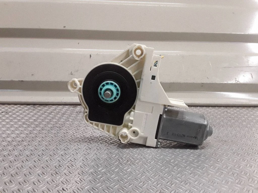 Front door window regulator motor – Audi A1 (2010-2018)