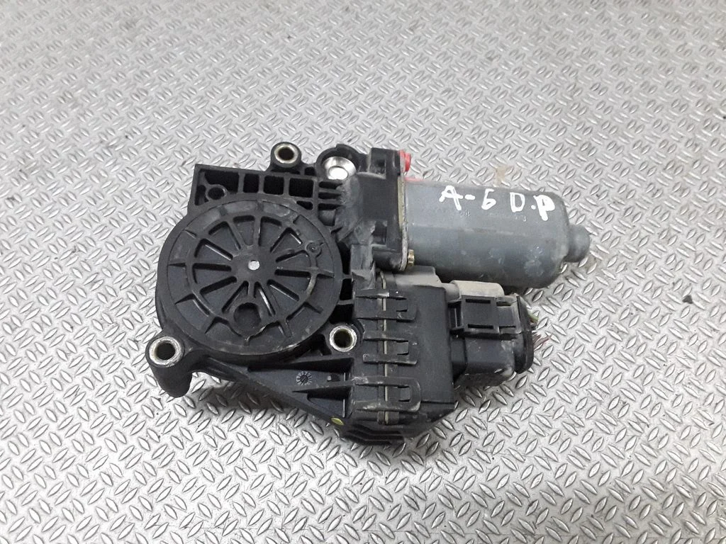 Front door window regulator motor – Audi A6 S6 C5 4B (1997-2005)