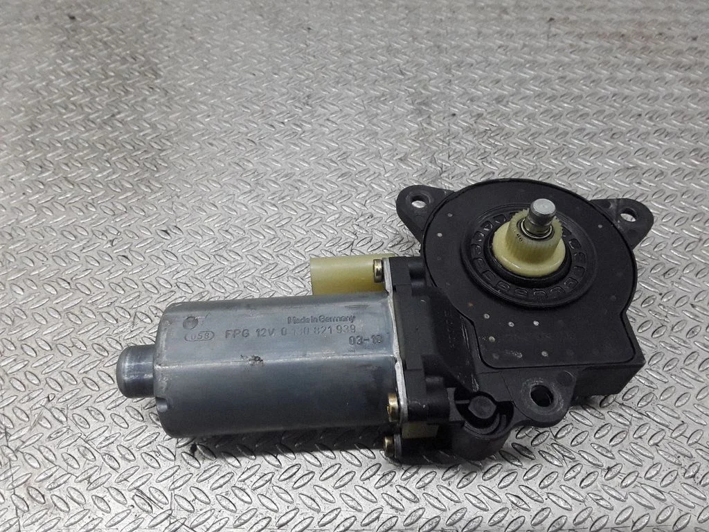 Priekšējā loga pacēlāja motoriņš 0130821939
