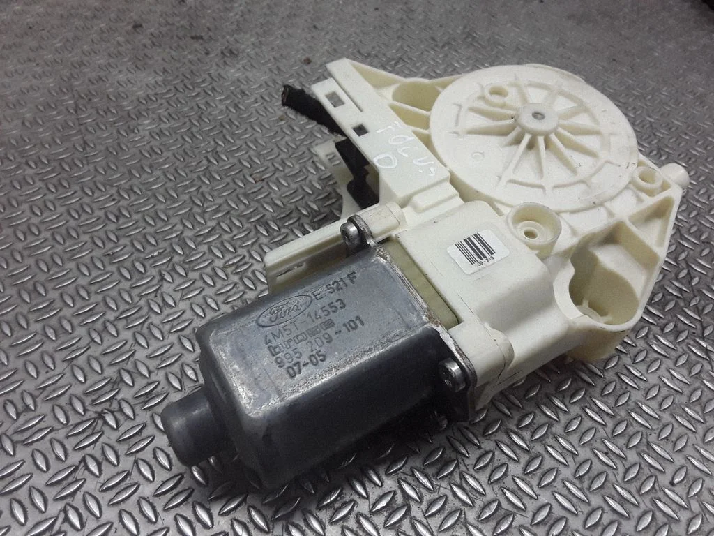 Priekšējā loga pacēlāja motoriņš 4M5T14553