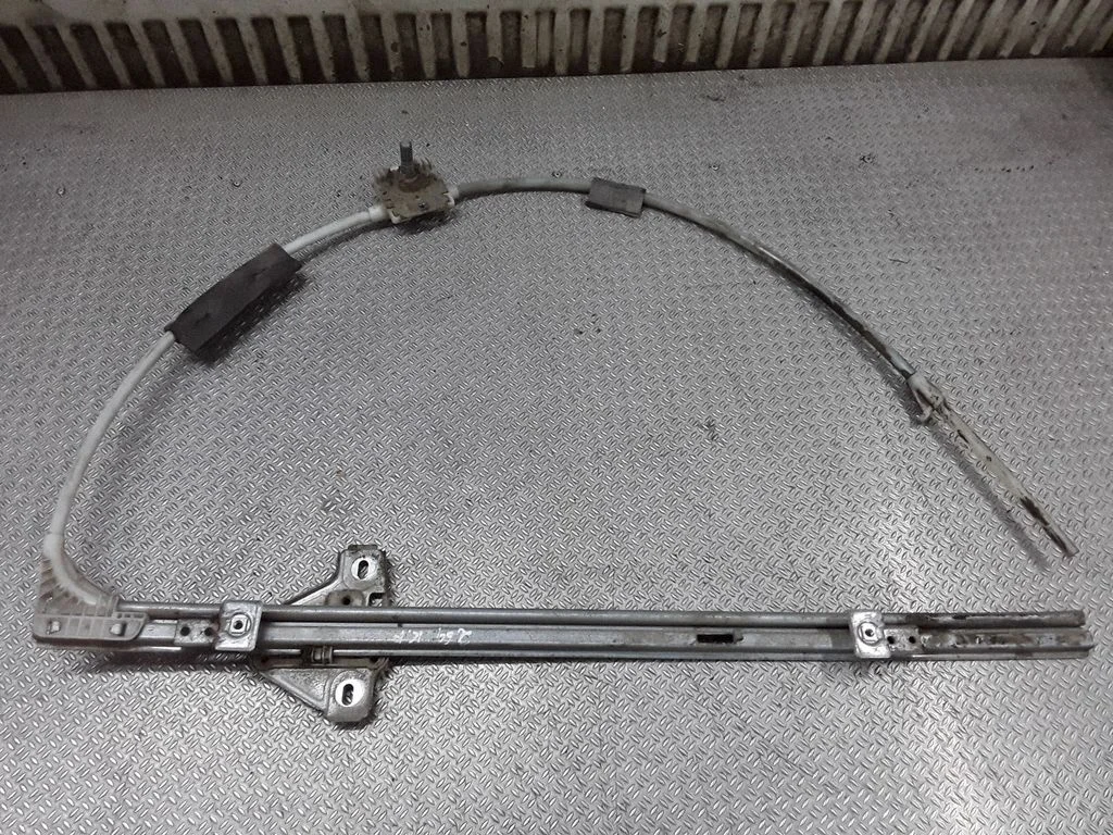 Podnośnik szyby przedniej mechaniczny (ręczny) – lewa