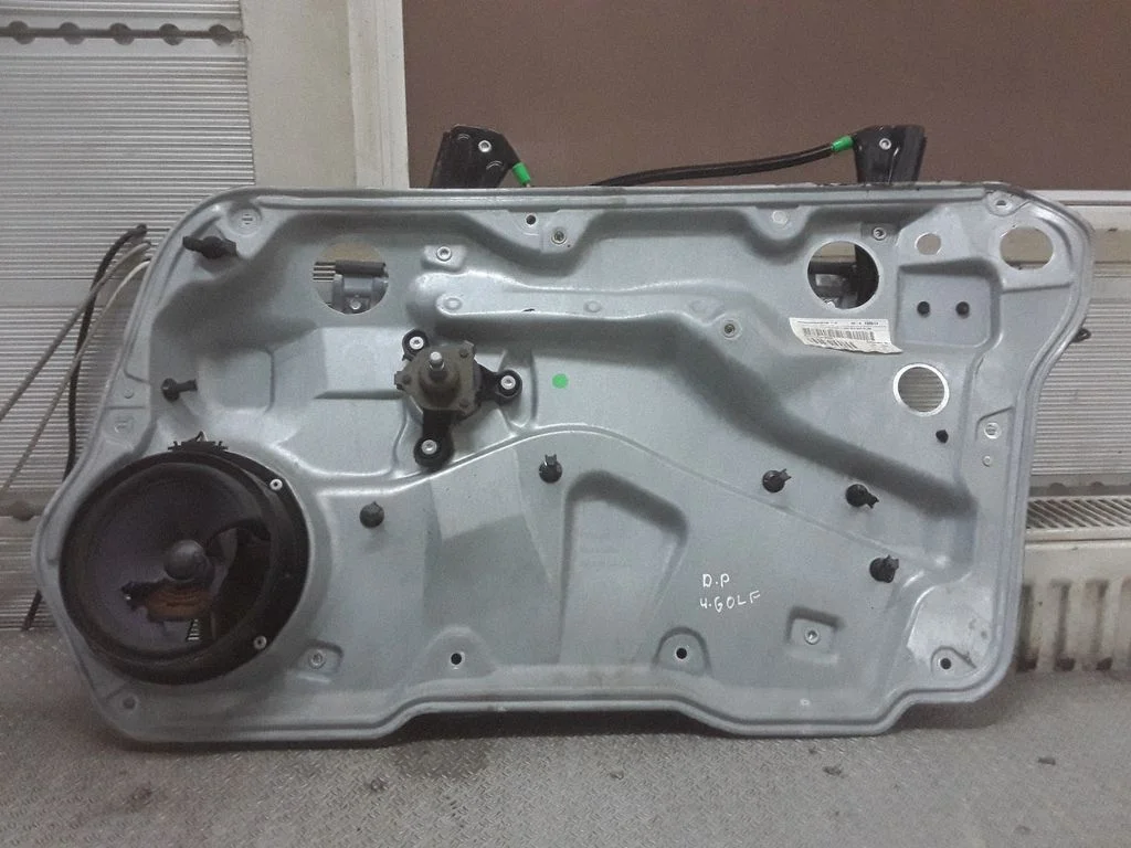 Front door manual window regulator – Volkswagen Golf IV (1998-2005)