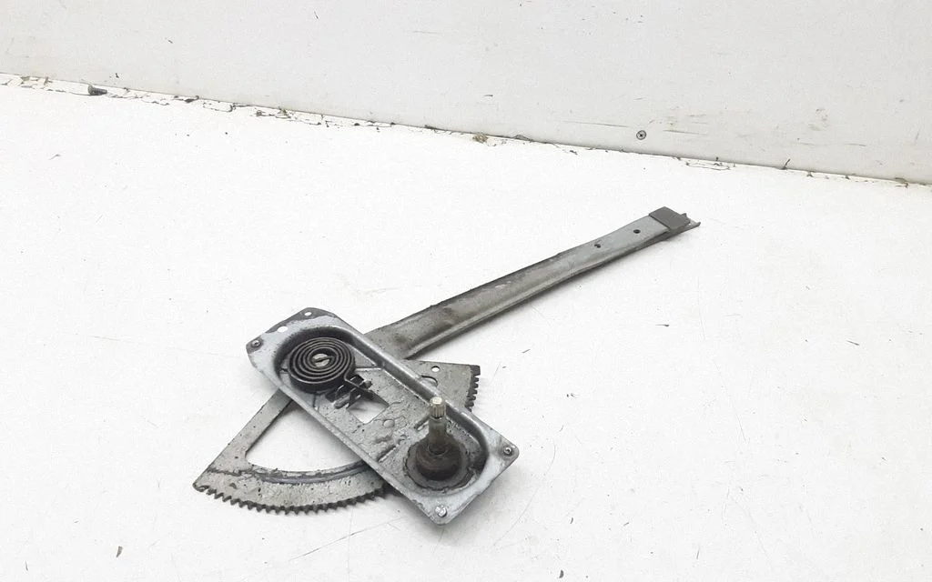 Front door manual window regulator C75RC
