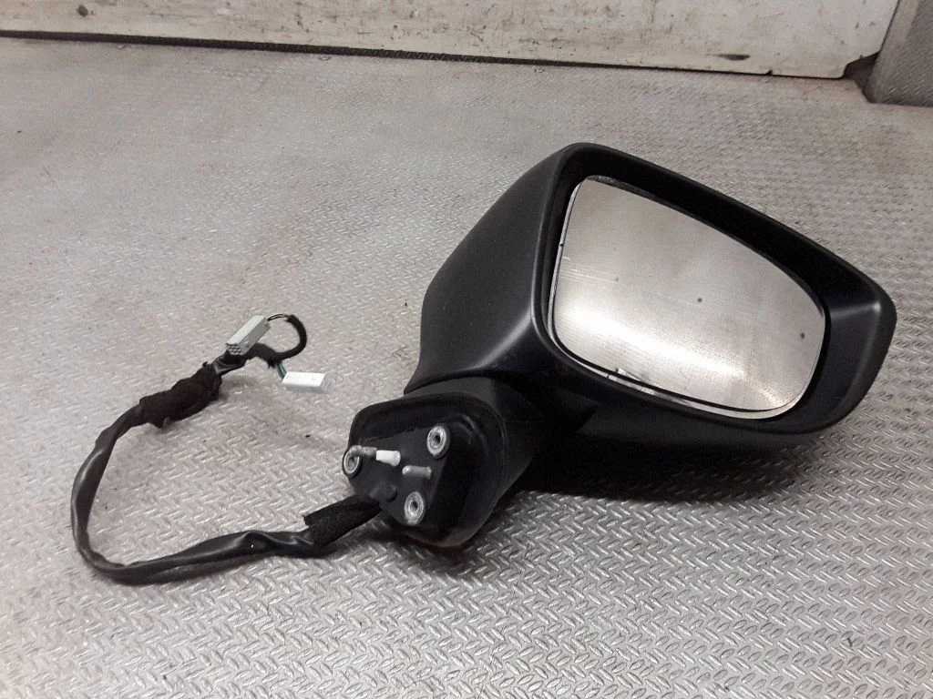 Front door electric wing mirror E4024038
