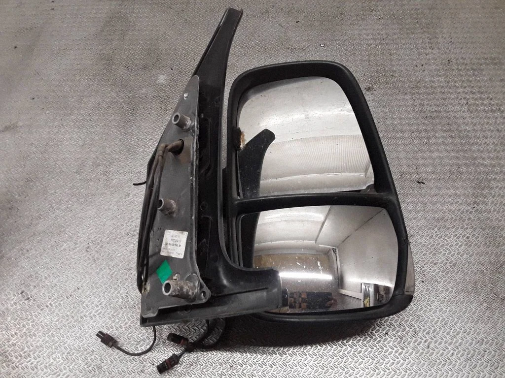 Esiukse elektriline välispeegel – Iveco Daily 4th gen (2006-2011)