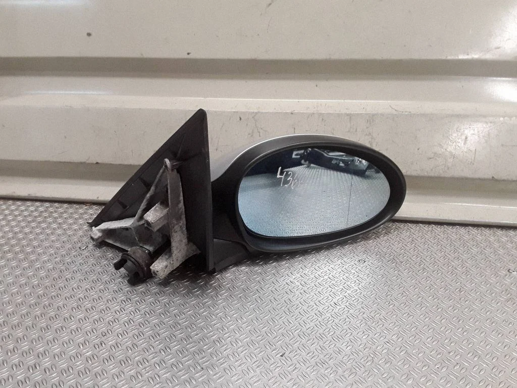 Esiukse elektriline välispeegel E1010803
