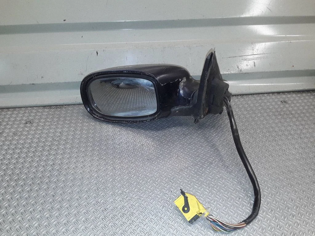 Esiukse elektriline välispeegel E30258211