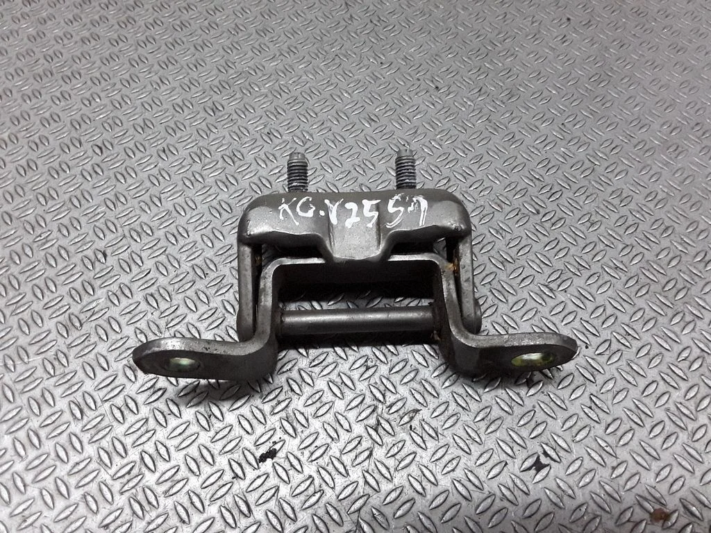 Rear door upper hinge – Nissan Maxima A34 (2003-2008)