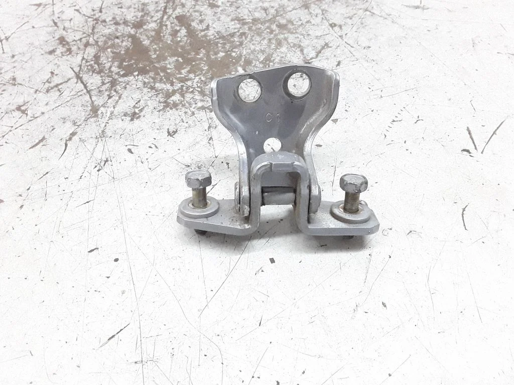 Rear door upper hinge – Mitsubishi Lancer (2003-2007)