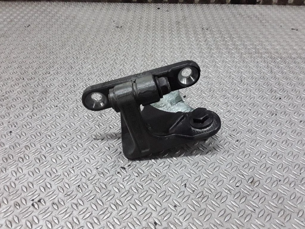 Rear door upper hinge – Mercedes-Benz S-Class W220 (1998-2006)