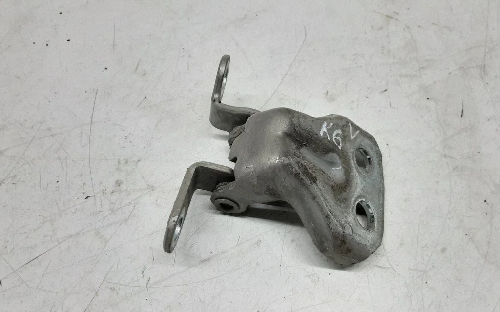 Rear door upper hinge – Ford Fiesta (2002-2005)