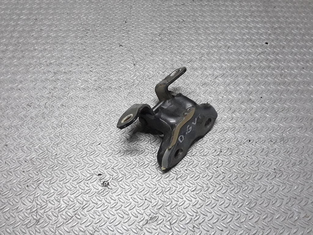 Rear door upper hinge – Toyota Verso (2009-2018)