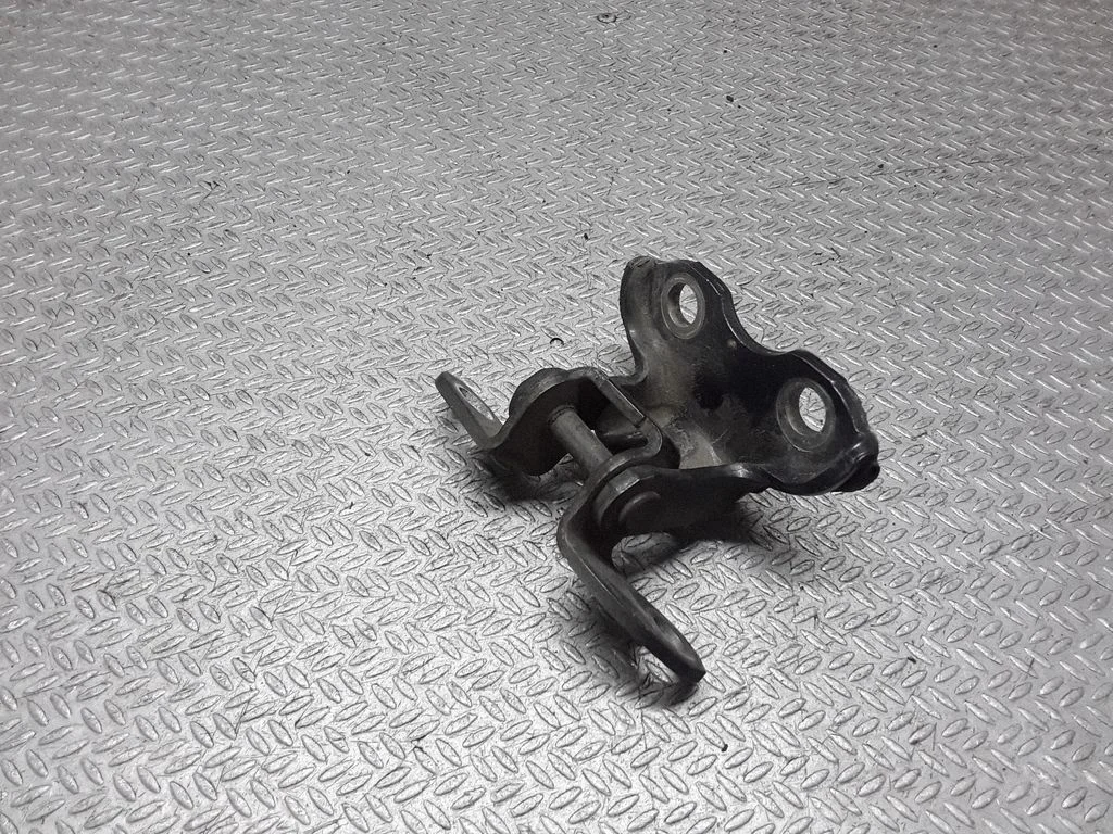 Rear door upper hinge – Toyota Verso (2009-2018)