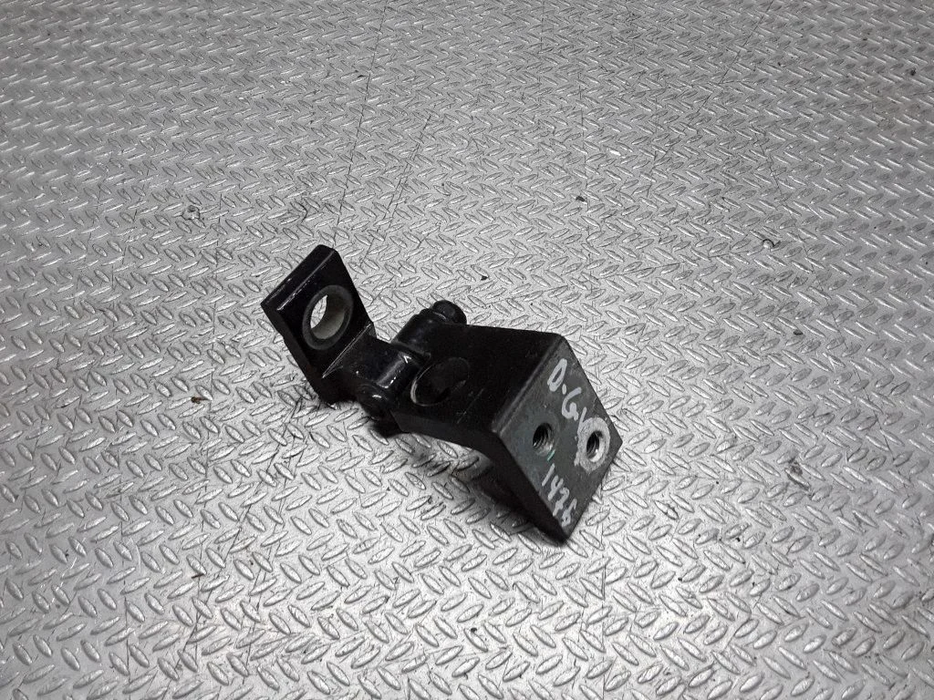 Aizmugurējā augšējā eņģe – Seat Toledo III (5P) (2004-2009)