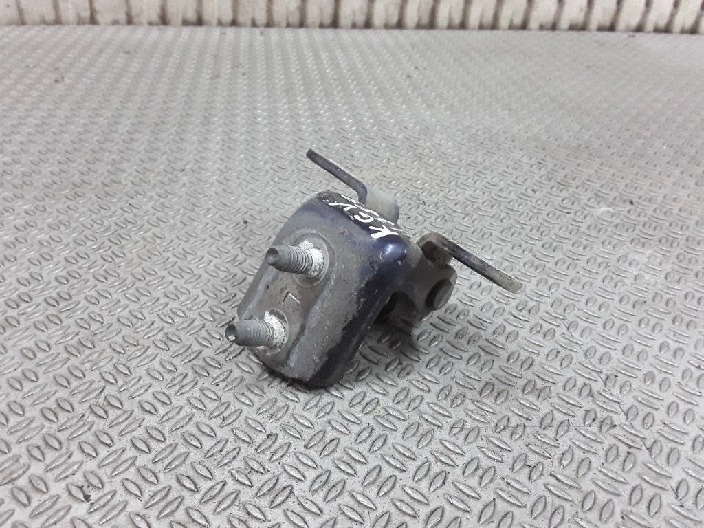 Rear door upper hinge – Toyota Hilux (N80, N90, N100, N110) (1988-1997)