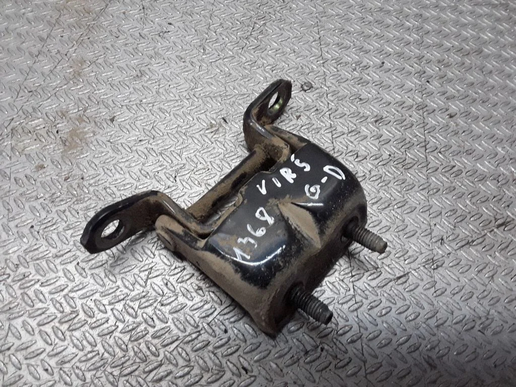 Rear door upper hinge – Nissan Navara D40 (2004-2015)