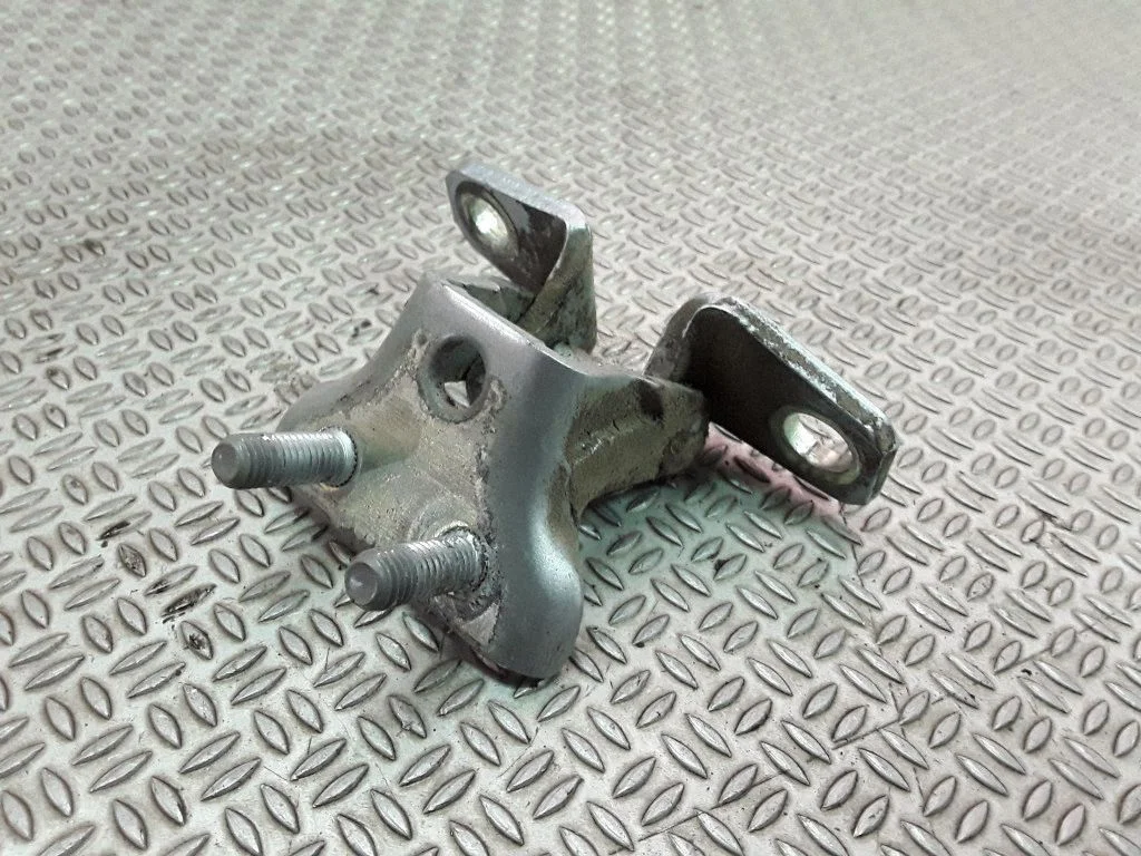 Rear door upper hinge – Mitsubishi Lancer Evolution X (2008-2014)