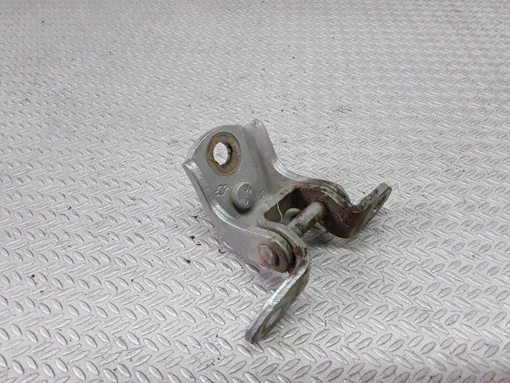 Aizmugurējā augšējā eņģe – Nissan Note (E11) (2006-2014)
