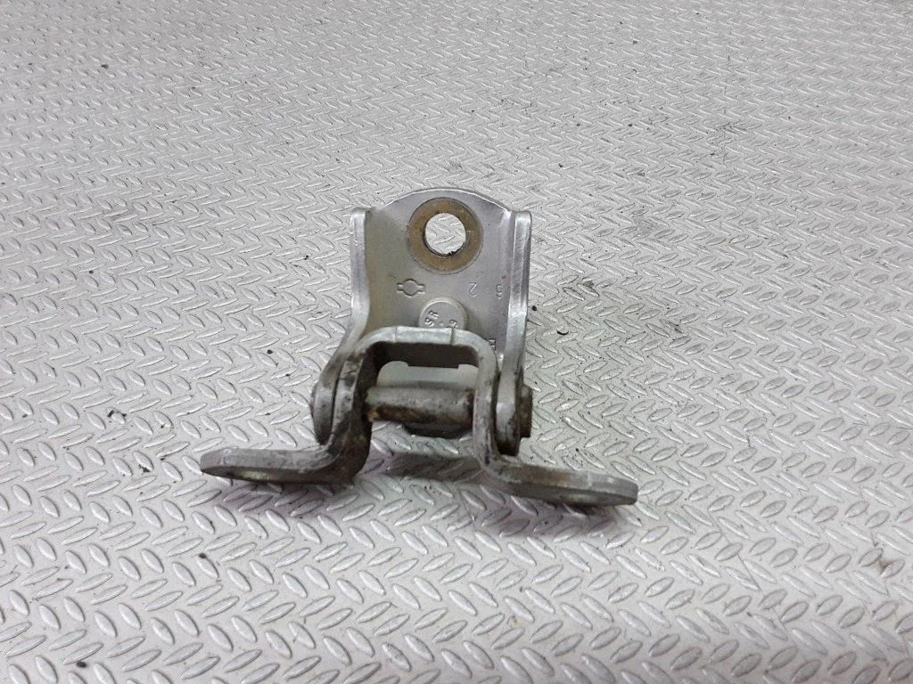 Aizmugurējā augšējā eņģe – Nissan Note (E11) (2006-2014)
