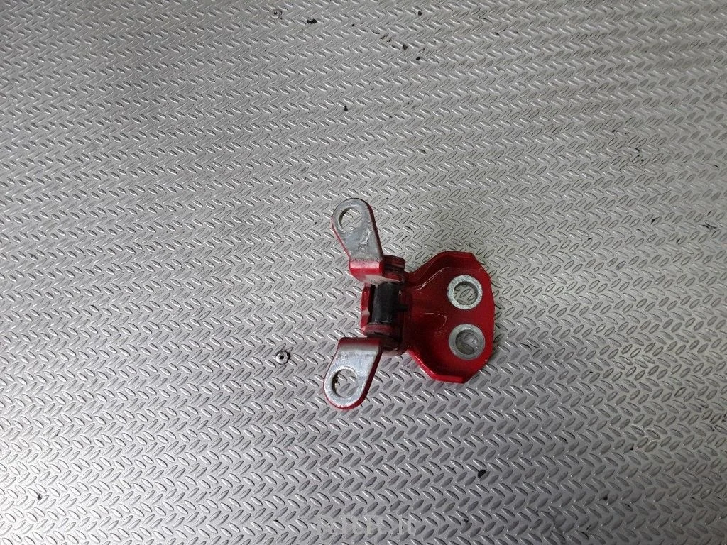 Rear door upper hinge – Ford Fiesta (2002-2005)