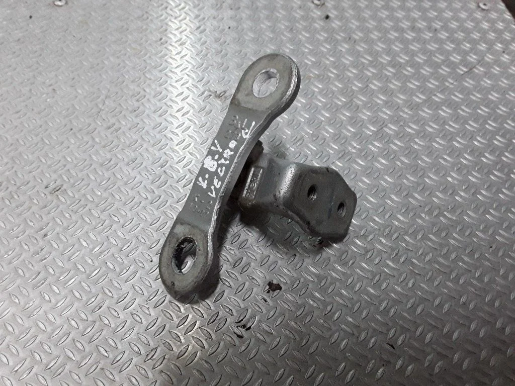 Rear door upper hinge – Opel Vectra C (2002-2005)