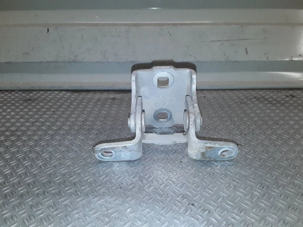 Rear door lower hinge – Opel Meriva A (2003-2010)