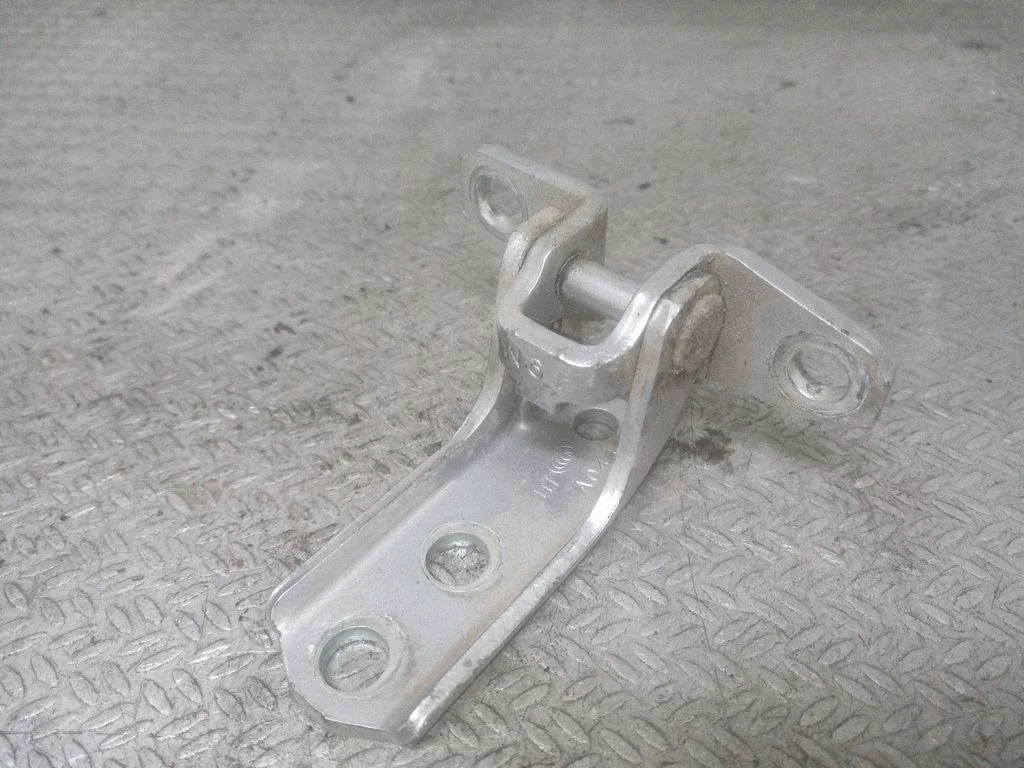 Rear door lower hinge – Mitsubishi Lancer Evolution X (2008-2014)