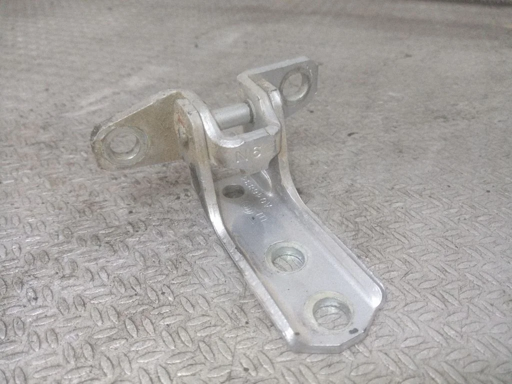 Rear door lower hinge – Mitsubishi Lancer Evolution X (2008-2014)