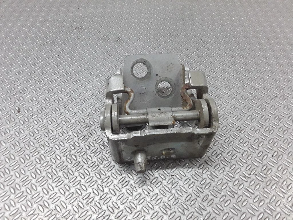 Rear door lower hinge – Citroen C3 (2005-2010)