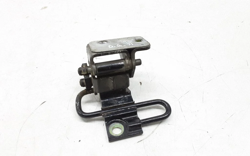 Rear door lower hinge – Porsche Cayenne (9PA) (2002-2010)