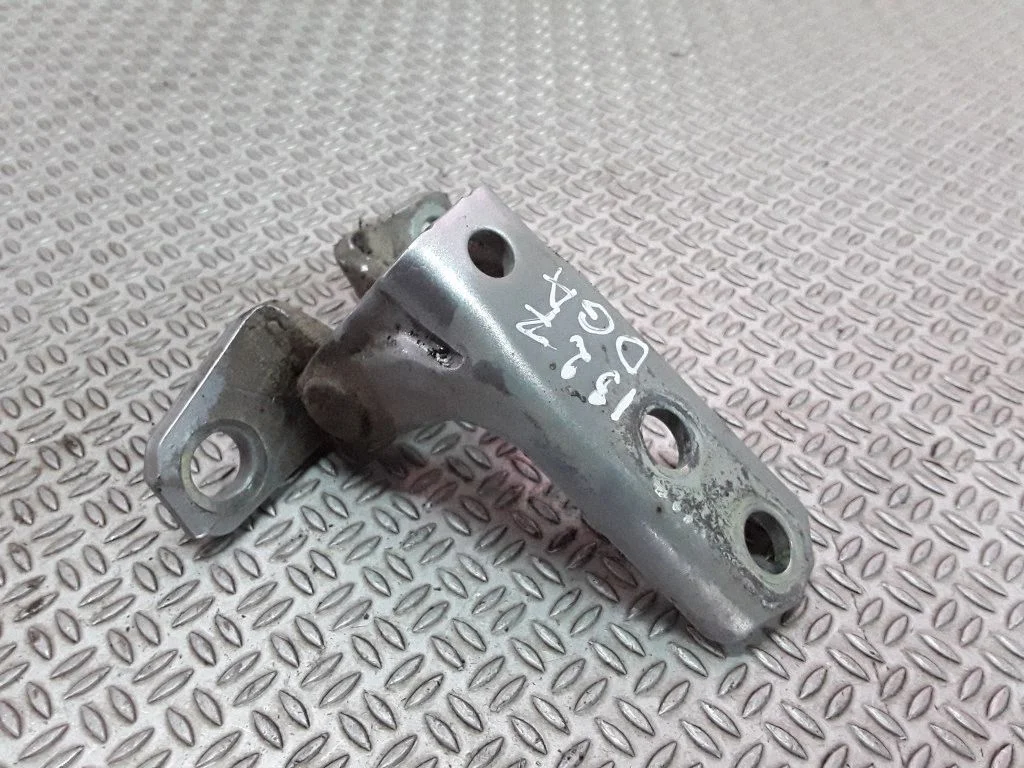 Rear door lower hinge – Mitsubishi Lancer Evolution X (2008-2014)