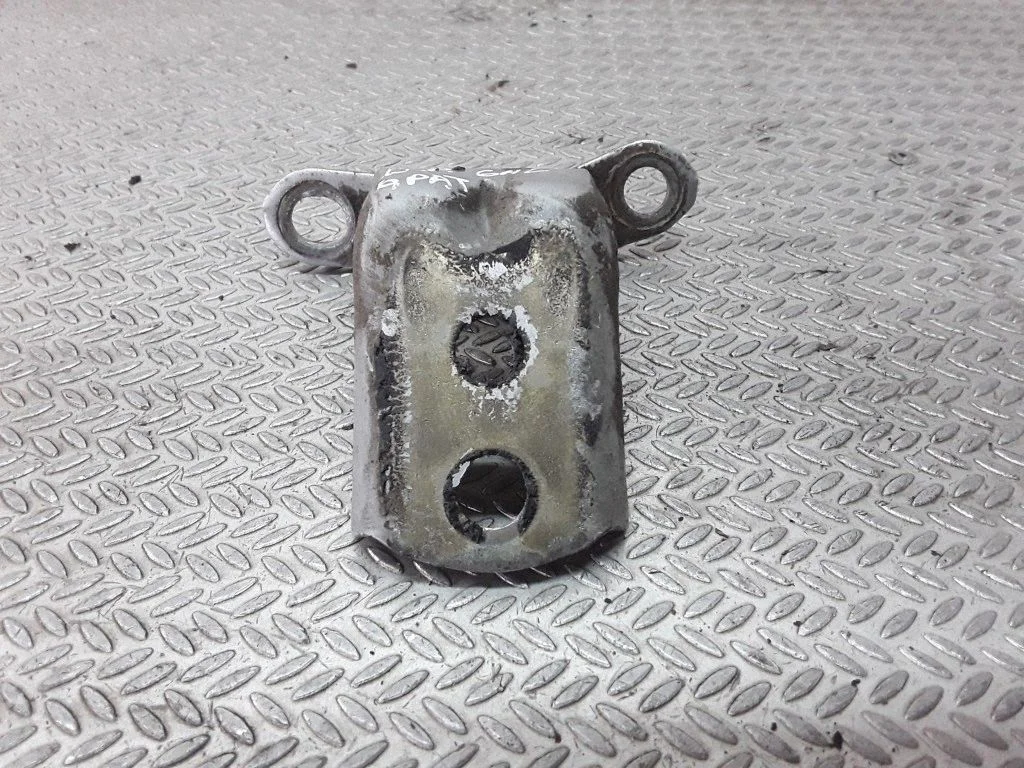 Rear door lower hinge – Nissan Primera (2002-2007)