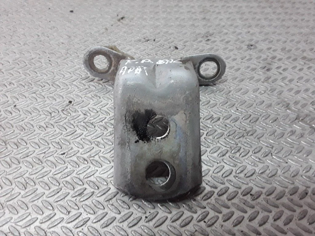 Rear door lower hinge – Nissan Primera (2002-2007)