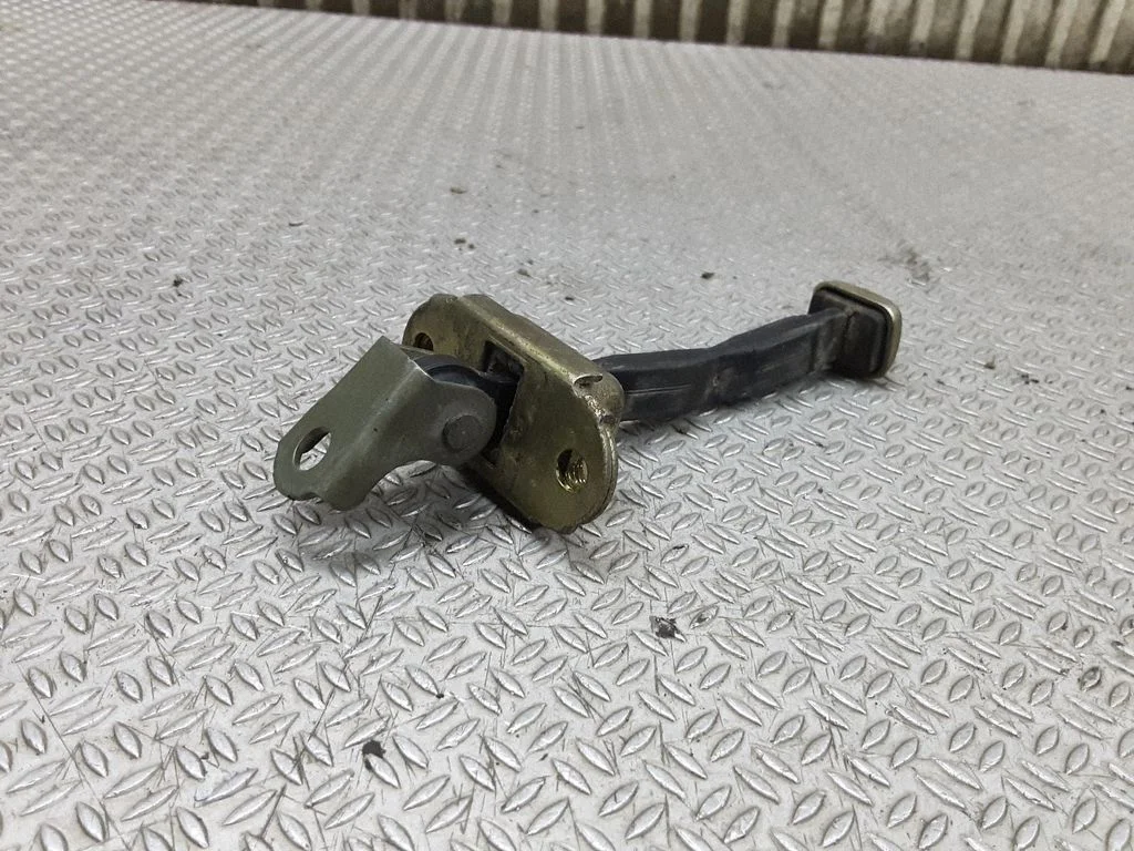Rear door check strap stopper – Nissan Almera N16 (2000-2010)