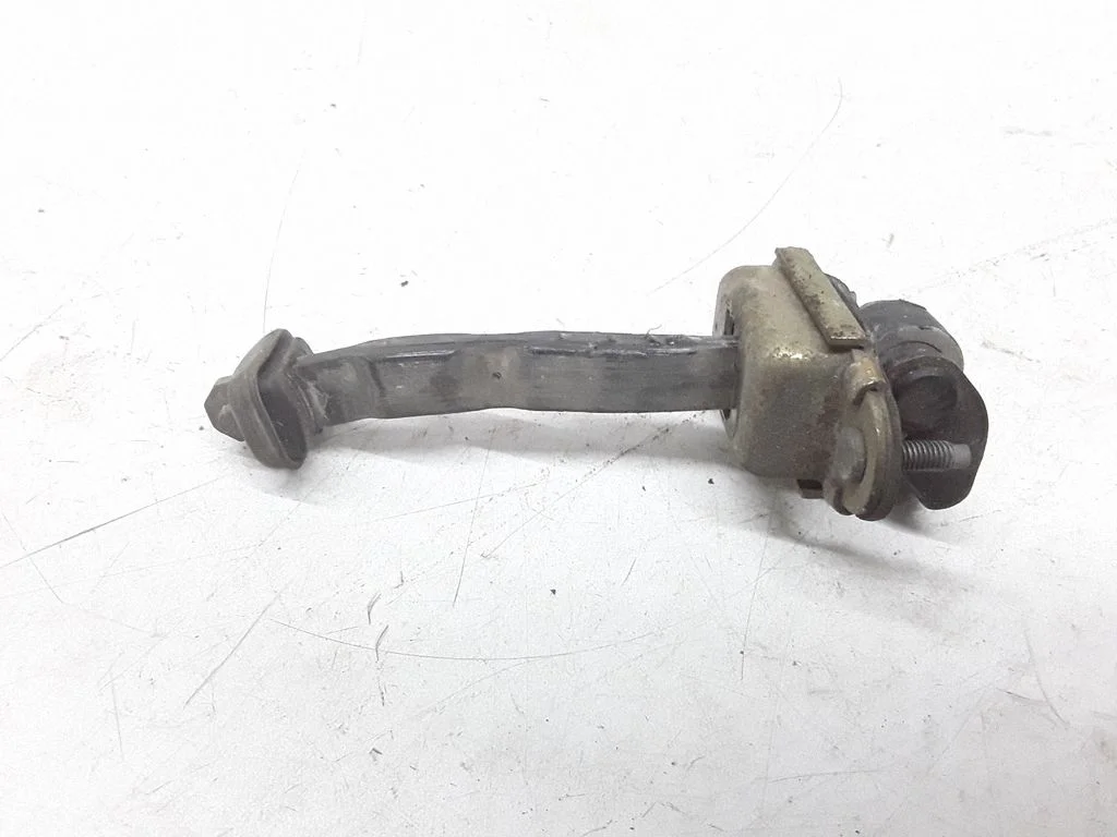 Rear door check strap stopper – Ford Mondeo Mk III (2000-2007)