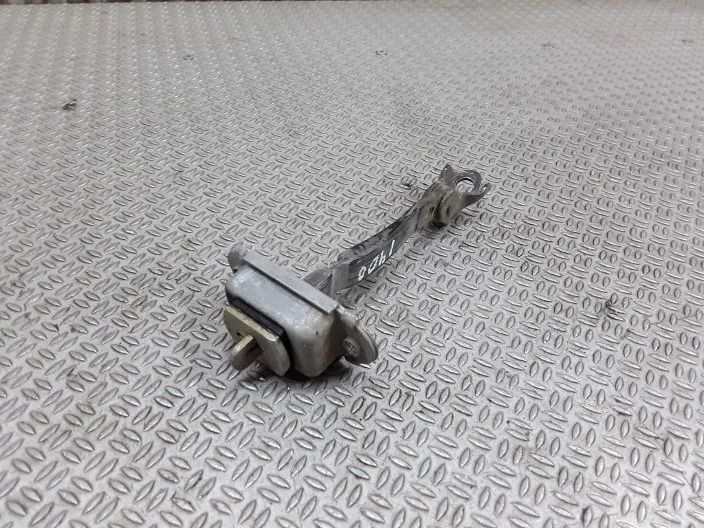 Rear door check strap stopper – Nissan Navara D40 (2004-2015)