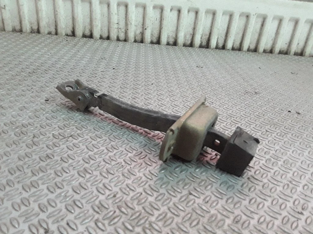 Rear door check strap stopper – Mitsubishi Pajero Sport I (1996-2008)