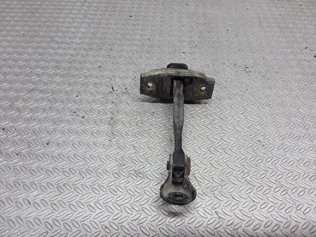 Rear door check strap stopper – Toyota Avensis T250 (2003-2006)