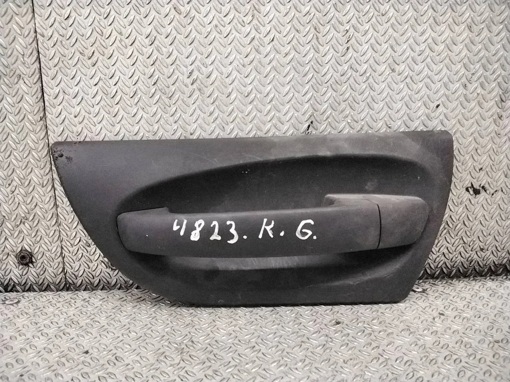 Tagaukse välimine käepide A4547600370