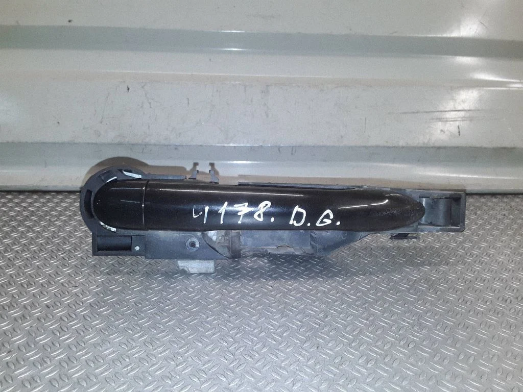 Rear door exterior handle – right