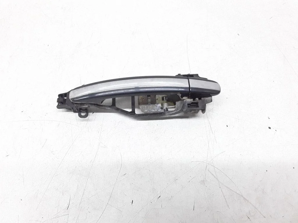 Rear door exterior handle – Volkswagen Phaeton (2002-2016)
