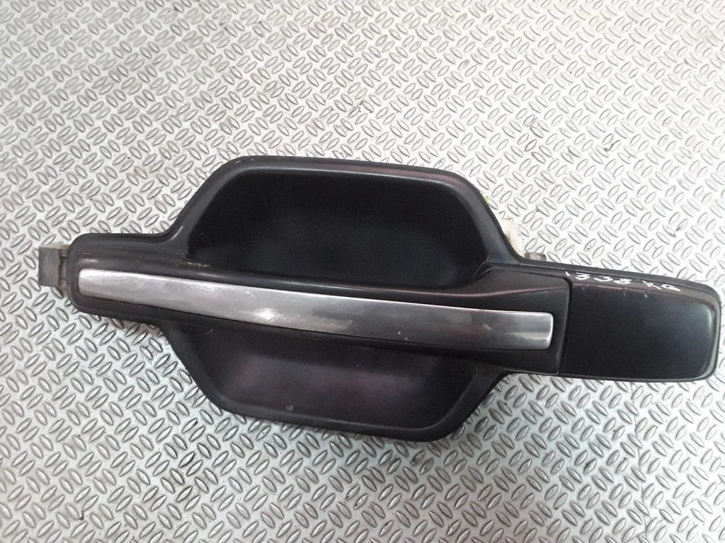 Rear door exterior handle – Mitsubishi Pajero Sport I (1996-2008)
