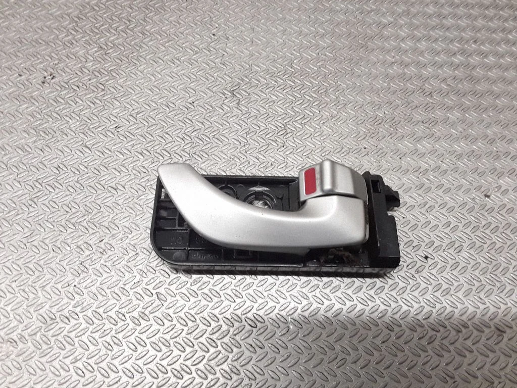 Rear door interior handle – Hyundai Sonata (2006-2015)